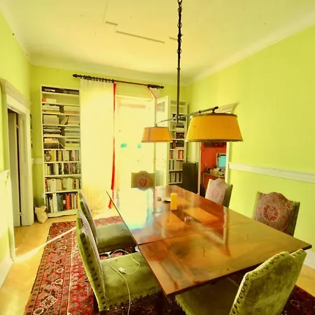 Sunny, Spacy Zadar's Old Town Apartment. 자다르